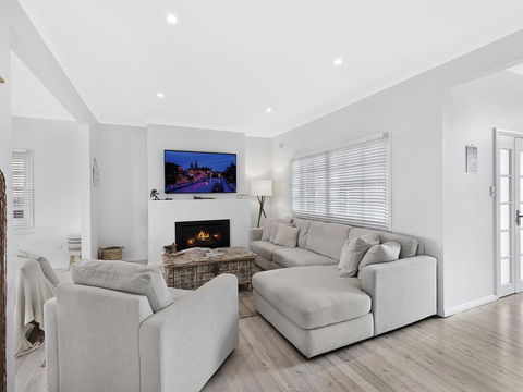 Waterview Beach House - Southport Accommodation 2