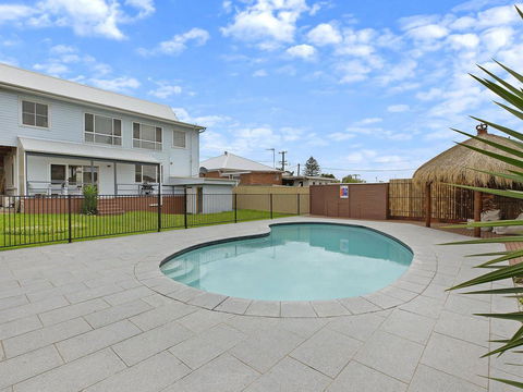 Waterview Beach House - Southport Accommodation 0