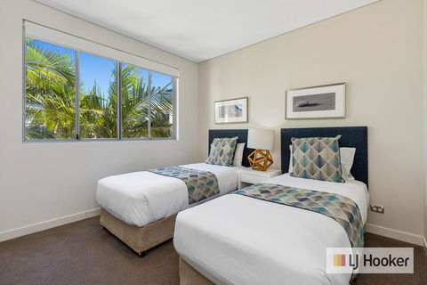 WAVE CULTURE 1204 - BEACH BLISS - Southport Accommodation 1
