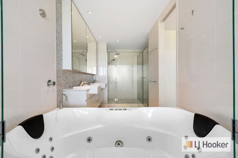 WAVE CULTURE 1204 - BEACH BLISS - Southport Accommodation 2