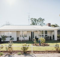 White on Wright Clare - Southport Accommodation