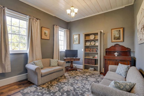 Whites Corner - Southport Accommodation 2