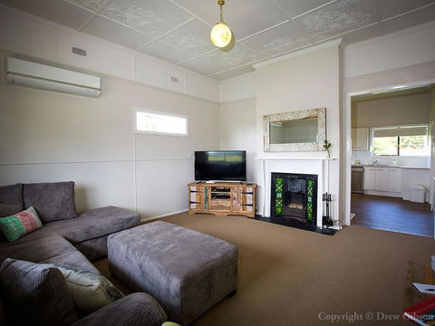 Wine Country Cottage Located Right At The Hunter Valley Gateway, Close To Everything - Southport Accommodation 1