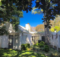 Wisteria Cottage on the Lagoon/Beach - Southport Accommodation