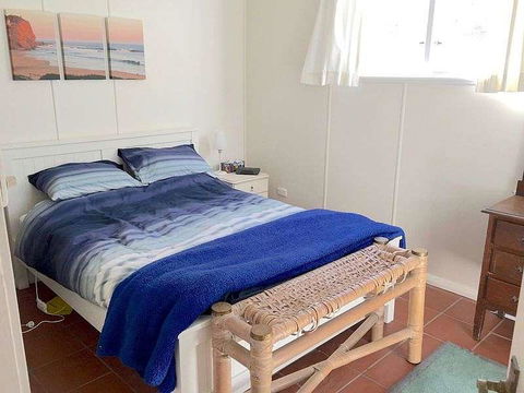 Wisteria Cottage On The Lagoon/Beach - Southport Accommodation 3