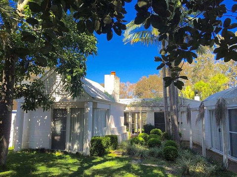 Wisteria Cottage On The Lagoon/Beach - Southport Accommodation 0
