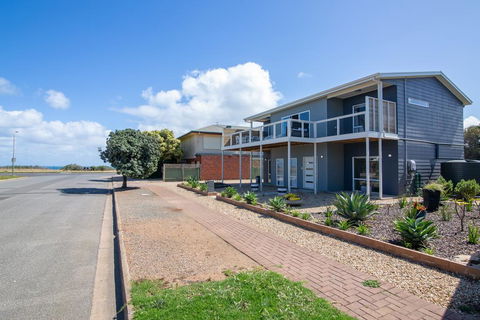 Xanadu - Aldinga Beach - Southport Accommodation 1
