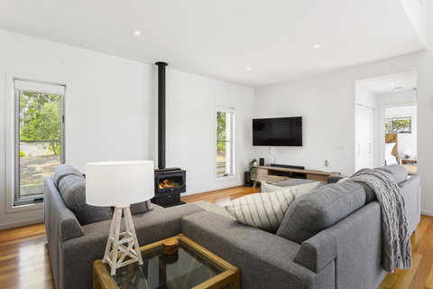 YOU, ME AND THE SEA - BLAIRGOWRIE - Accommodation Southport 1