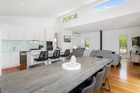 YOU, ME AND THE SEA - BLAIRGOWRIE - Accommodation Southport 0