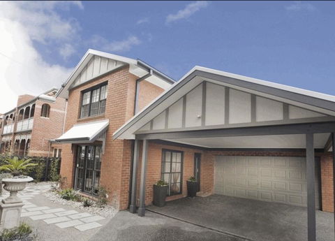 Your Home Away From Home - Southport Accommodation 2