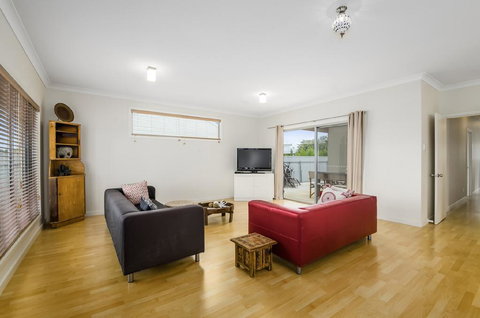 Zaahira House - Accommodation Southport 2