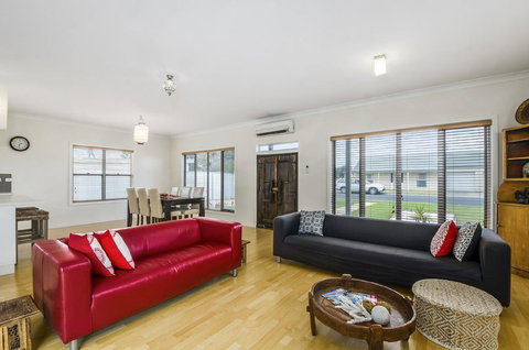 Zaahira House - Accommodation Southport 1