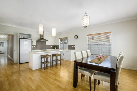 Zaahira House - Accommodation Southport 3