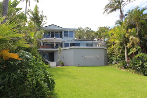 Zaffiro Beach House - Southport Accommodation 0