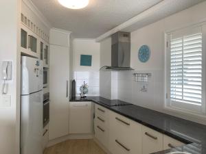 Breathtaking Views Over Currimundi Lake! - Southport Accommodation 6