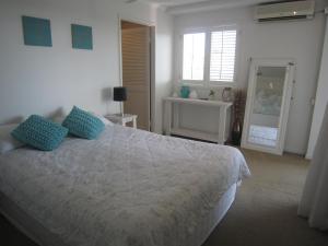 Breathtaking Views Over Currimundi Lake! - Southport Accommodation 5