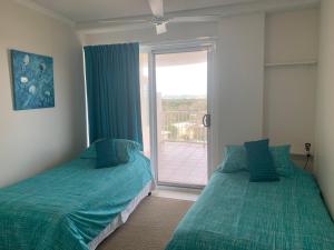 Breathtaking Views Over Currimundi Lake! - Southport Accommodation 3