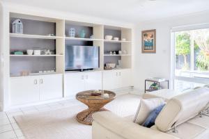 Relax At Bokarina Beach House Walk To Beach Relax By The Pool - Southport Accommodation 6