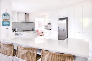 Relax At Bokarina Beach House Walk To Beach Relax By The Pool - Southport Accommodation 3