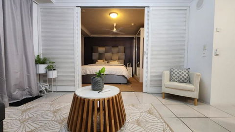 3 BLOCKS To SURFERS PARADISE BEACH - Southport Accommodation 1