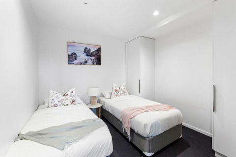A 2BR Apt Near Shrine Of Remembrance FREE Parking - Southport Accommodation 3