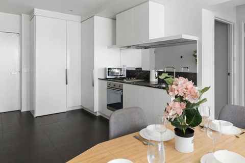 A 2BR Apt Near Shrine Of Remembrance FREE Parking - Southport Accommodation 4