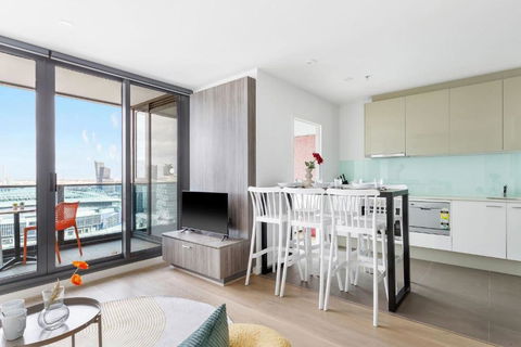 A 2BR Apt With Harbour Views And FREE Parking - Southport Accommodation 3