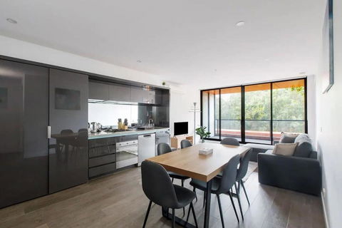 A 3BR Apt Next To Melbourne Zoo FREE Parking - Southport Accommodation 0