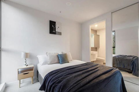 A 3BR Apt Next To Melbourne Zoo FREE Parking - Southport Accommodation 1