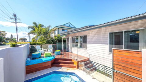 A Beachside Beauty With Pool - Southport Accommodation 1