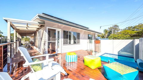 A Beachside Beauty With Pool - Southport Accommodation 2
