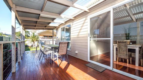 A Beachside Beauty With Pool - Southport Accommodation 3