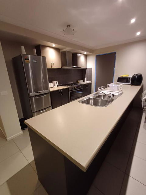 A Beautiful And Spacious Home. - Southport Accommodation 3