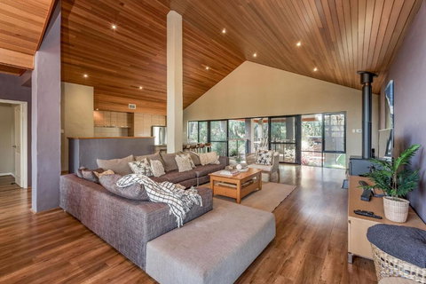 A Bush Utopia - Accommodation Southport 3