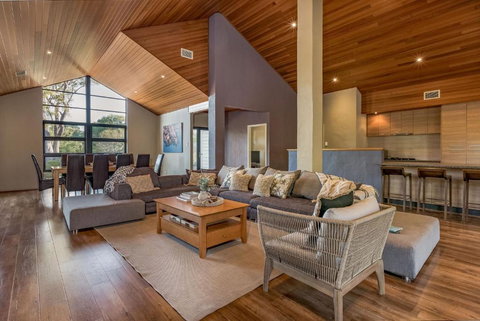 A Bush Utopia - Accommodation Southport 4