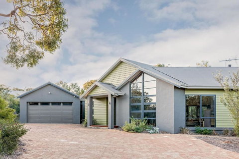 A Bush Utopia - Accommodation Southport 0