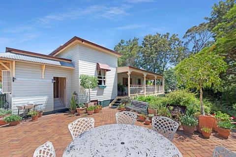 A Charming Queenslander - Southport Accommodation 2