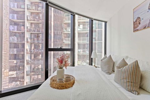 A Chic 2BR Apt Right Next To Melbourne Central - Southport Accommodation 0