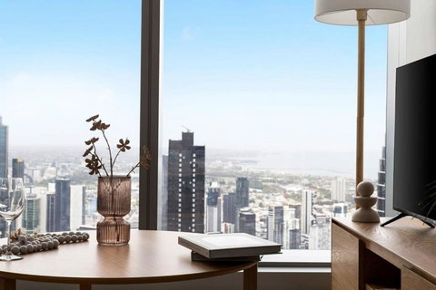 A Chic 2BR Apt With Panoramic Views FREE Parking - Southport Accommodation 0