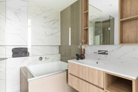 A Chic 2BR Apt With Panoramic Views FREE Parking - Southport Accommodation 4