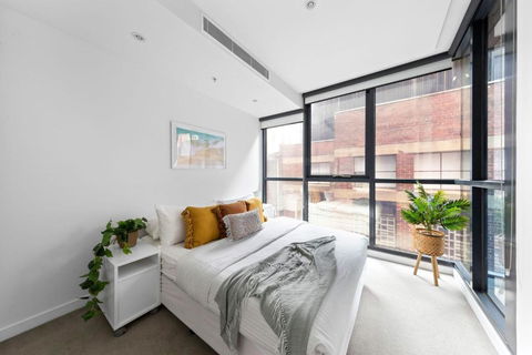 A Chic & Comfy 2BR Apt Near Federation Square - Southport Accommodation 0