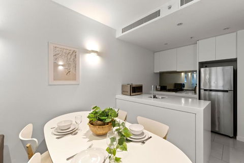 A Chic & Comfy 2BR Apt Near Federation Square - Southport Accommodation 2