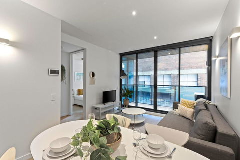 A Chic & Comfy 2BR Apt Near Federation Square - Southport Accommodation 4