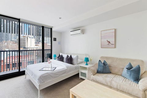 A Chic Studio Only A 4-min Walk To Victoria Market - Southport Accommodation 3