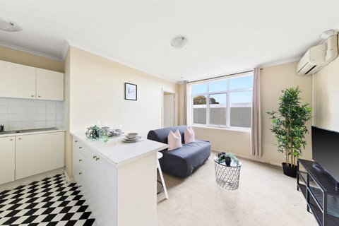 A Comfy & Cozy Apt In Clifton Hill FREE Parking - Accommodation Southport 1