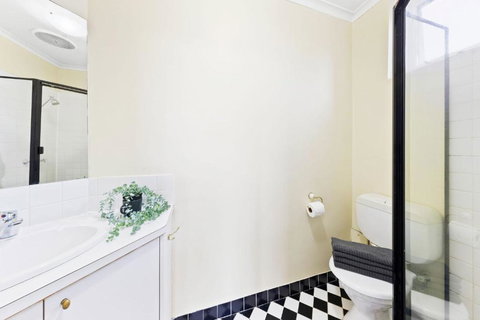 A Comfy & Cozy Apt In Clifton Hill FREE Parking - Accommodation Southport 4