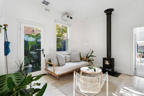 A Designer Terrace House By Edinburgh Gardens - Accommodation Southport 2