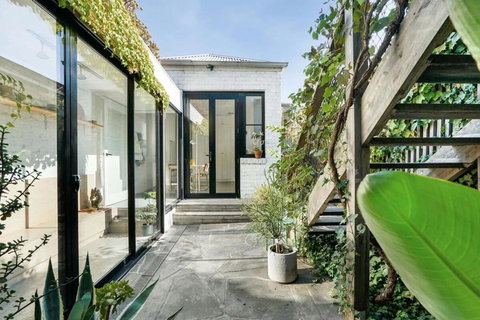 A Designer Terrace House By Edinburgh Gardens - Accommodation Southport 3