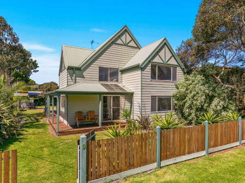 A La Plage - Accommodation Southport 0