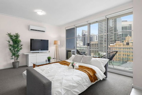 A Modern Apt City Views Next To Darling Harbour - Accommodation Southport 1